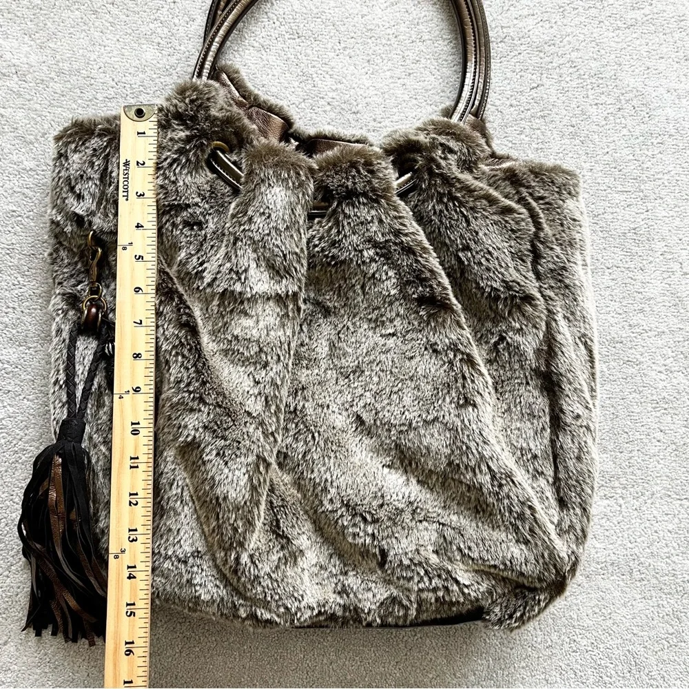 HOBO INTERNATIONAL DRESSED TO CHILL FAUX FUR BAG MODERN CHIC BOHO TRENDY - Picture 7 of 11